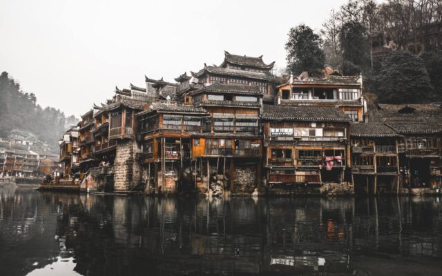 Xiangxi, Província de Hunan na China por Theodor Lundqvist/Unsplash